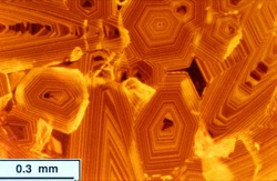 Intricately zoned calcite crystals as observed in catholodoluminesce 