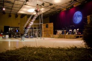 Rigging the set 1